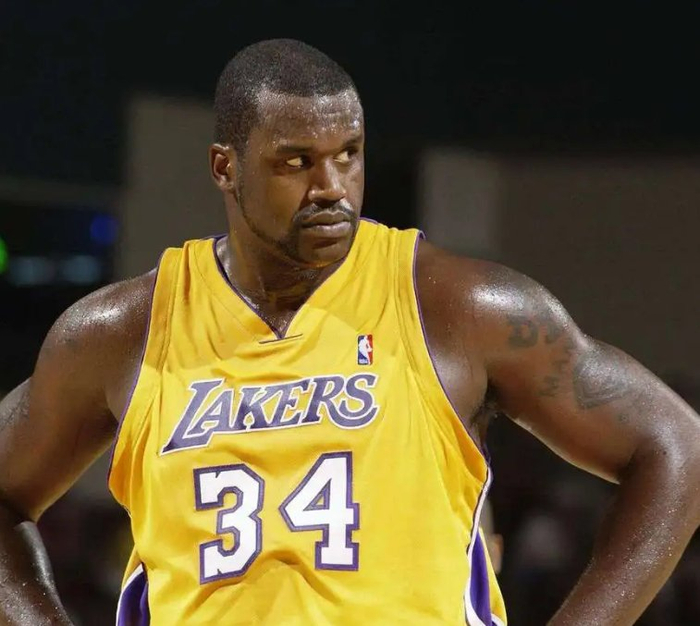 雷速官网下载-篮球新秀突破纪录，高效得分成为焦点